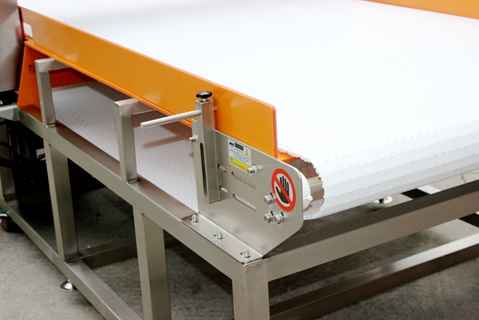 1706585637979805.jpg 016-2600-11030-800-100-380V-右進(jìn)左出-配穩(wěn)壓器-板鏈?zhǔn)綀缶C金檢機1.jpg